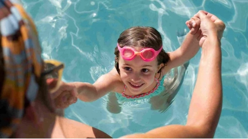 Splashing Success: Affordable Swimming Lessons & Kids' Water Safety in Canada with Coupon Buzz