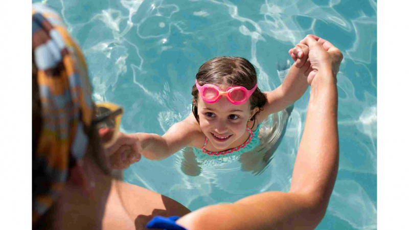 Splashing Success: Affordable Swimming Lessons & Kids' Water Safety in Canada with Coupon Buzz