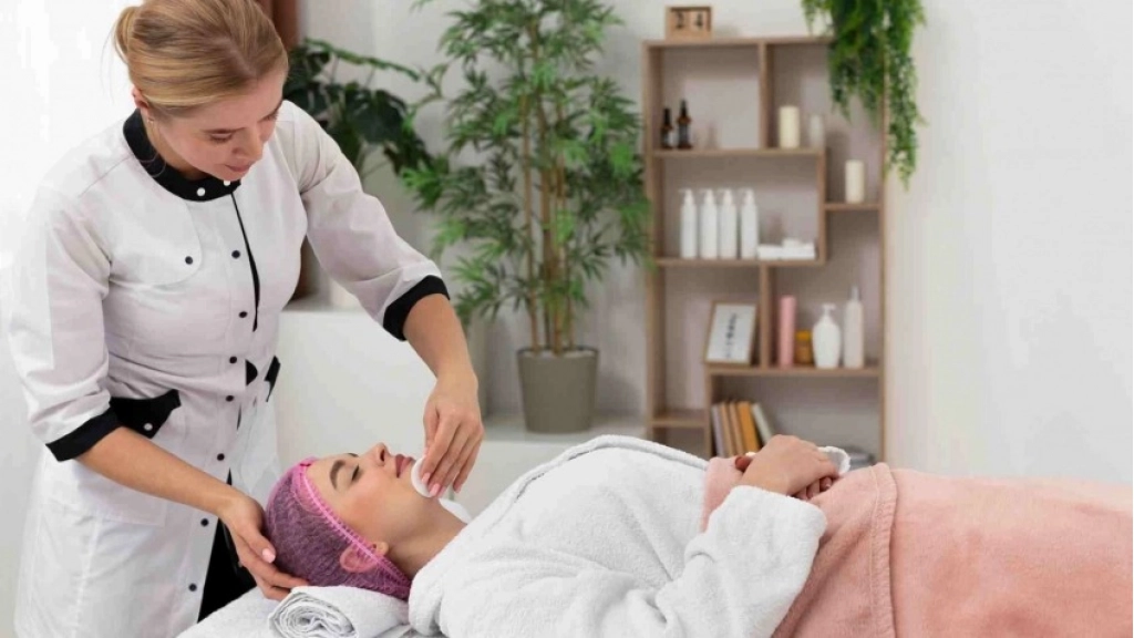 Uncovering the Best Beauty Clinics in Canada: A Guide to Local Hidden Gems & Deals