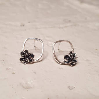 خرید گوشواره در کانادا