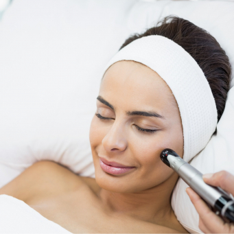 ماساژ صورت با دستگاه در تورنتو