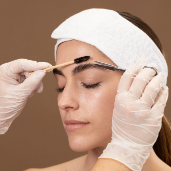 اصلاح صورت و ابرو در تورنتو