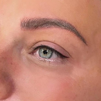 Eyebrow, eyelash & lip