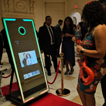 برگزارکننده مراسم