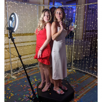 برگزارکننده مراسم