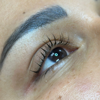 Eyebrow, eyelash & lip